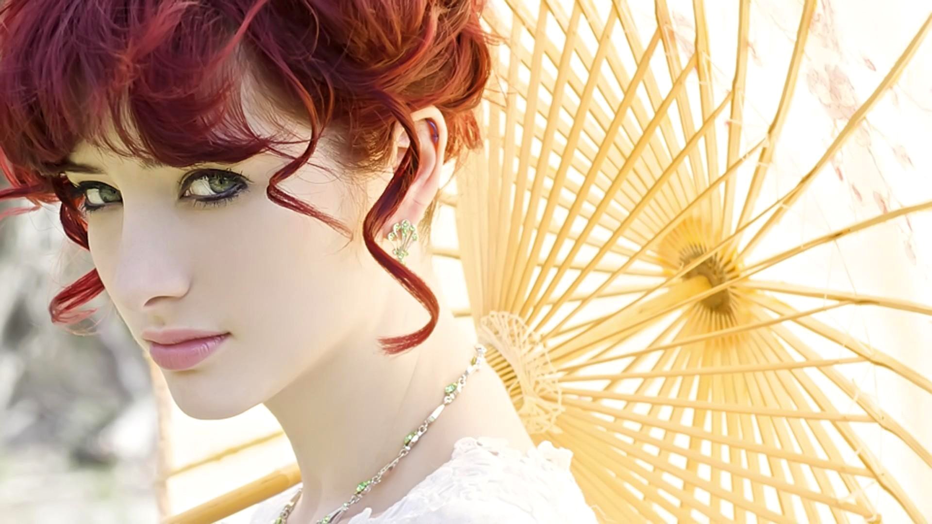 susan coffey modello dai capelli neri viso vista ombrello