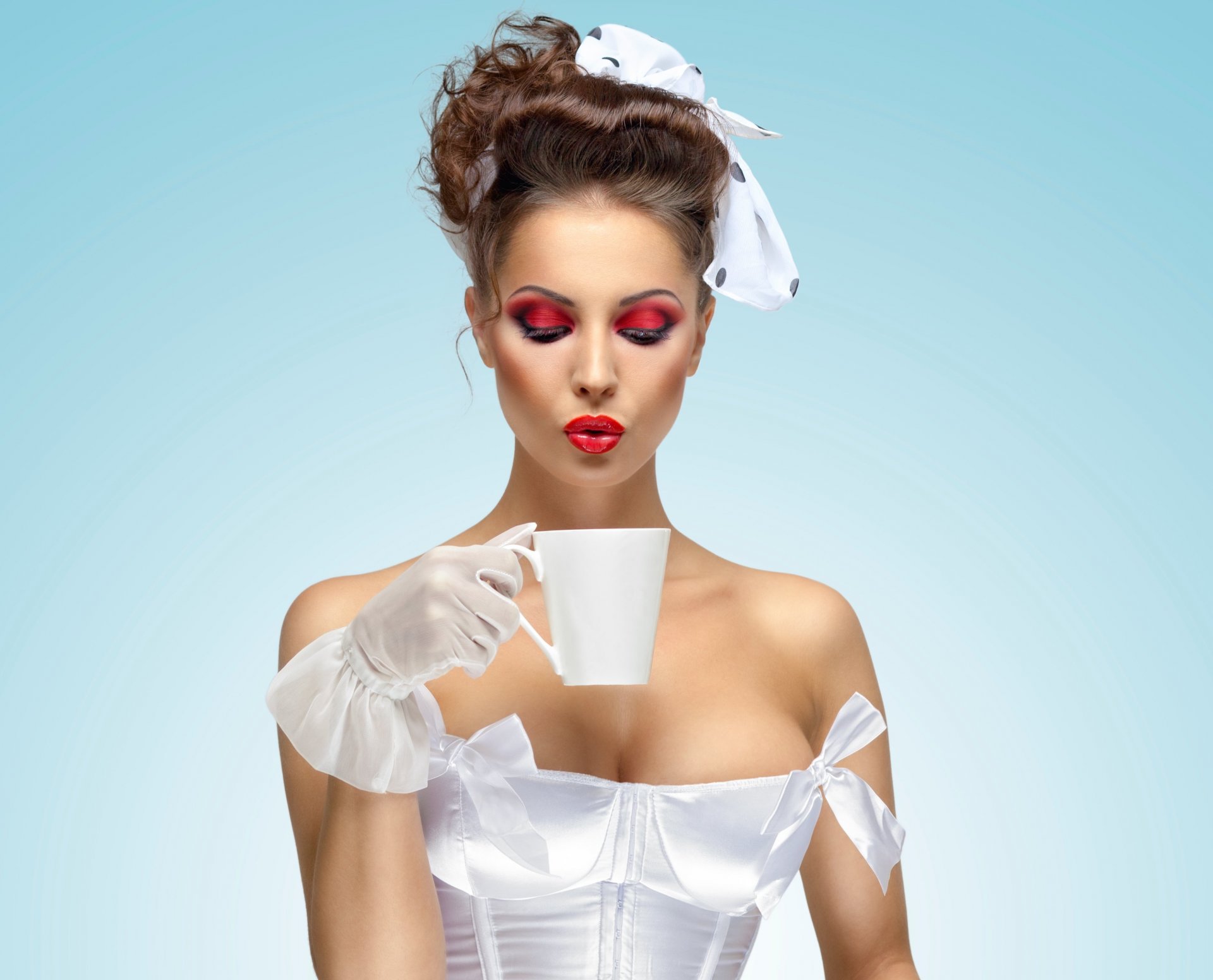 girl make-up view eyelash shadow lips hair bow mug corset glove