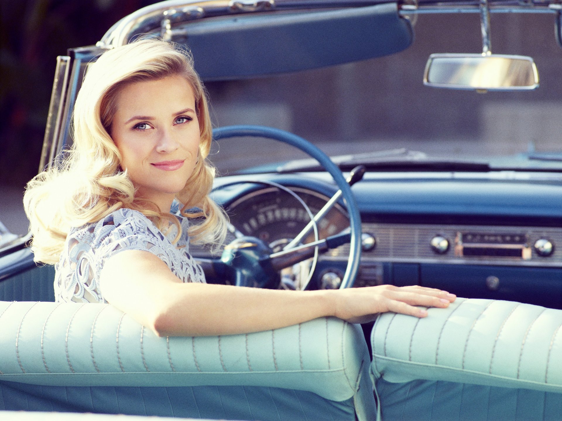 reese witherspoon actrice blonde auto cabriolet