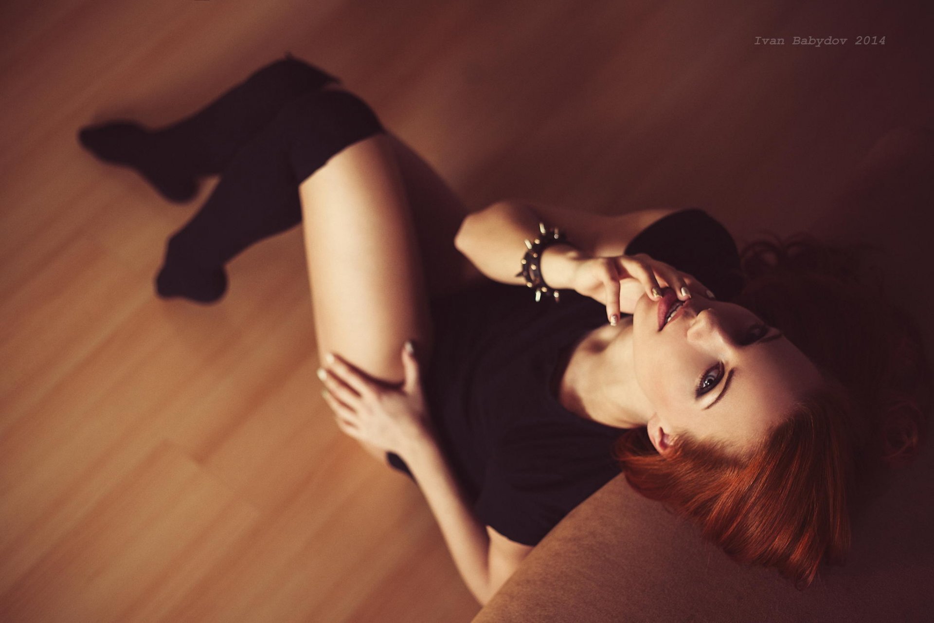 babydov ivan photographer mila model red poses sitting on the floor view passion face feet lips bracelet