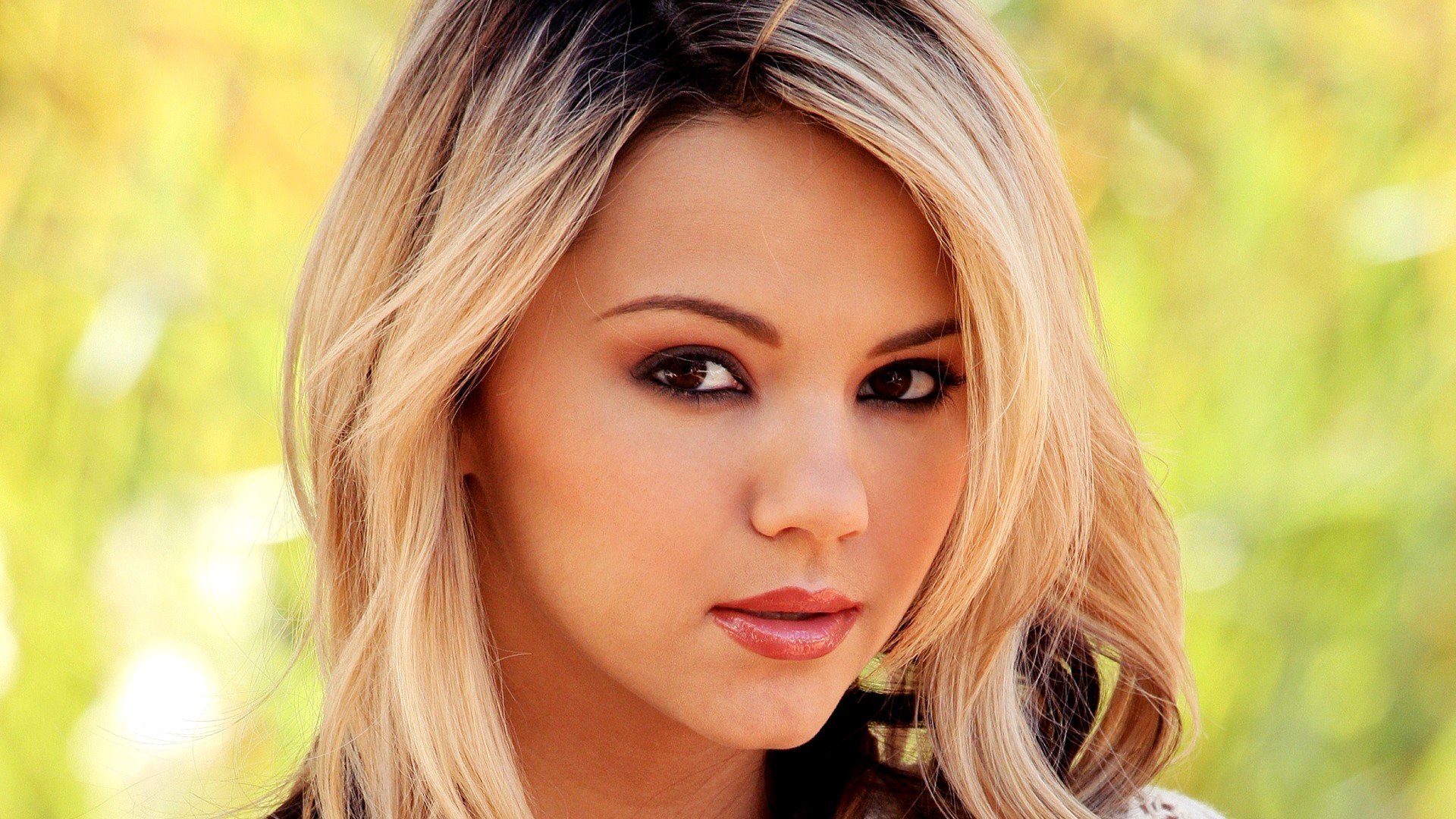 ashlynn brooke model blondynka twarz spojrzenie