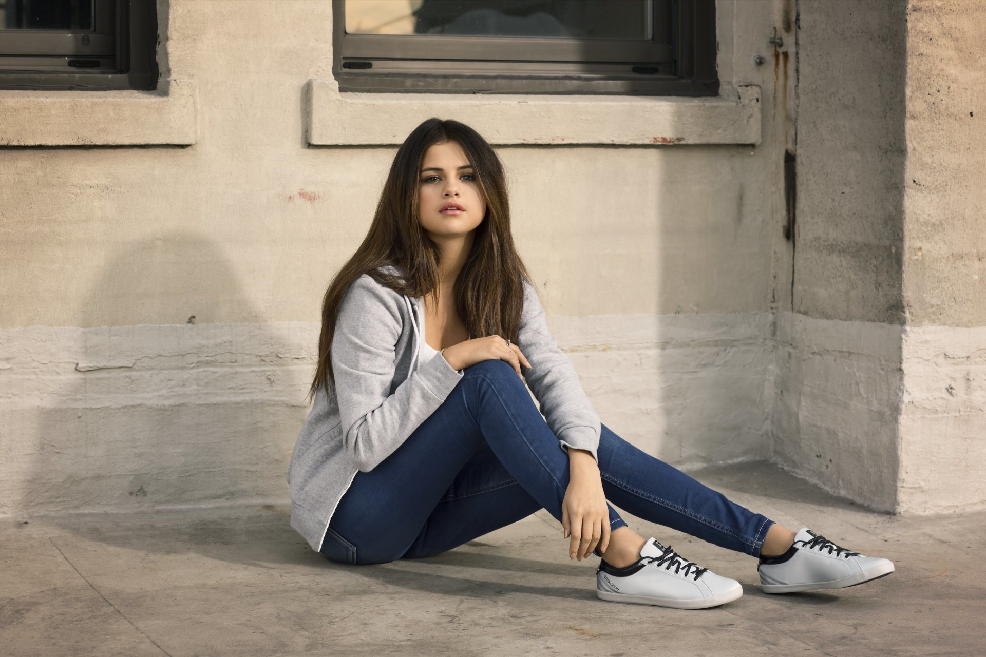 selena gomez ragazza modello bellezza bruna