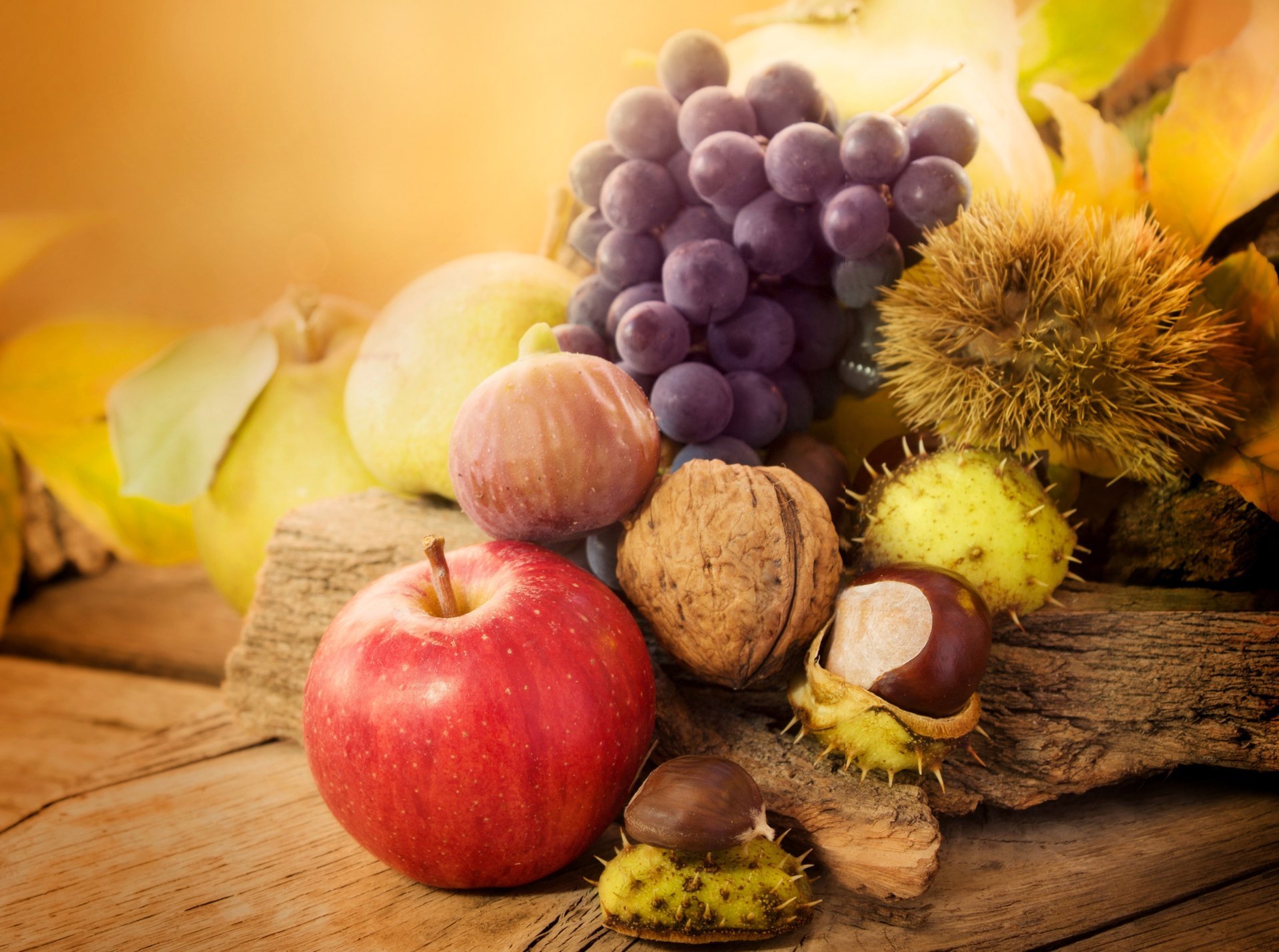 apfel obst herbst kastanien blätter trauben nüsse