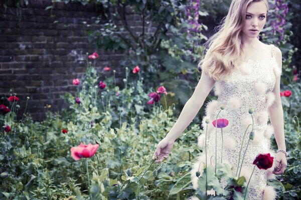 Amanda seyphird en flores