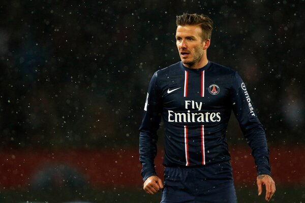 David Beckham au football sous la pluie