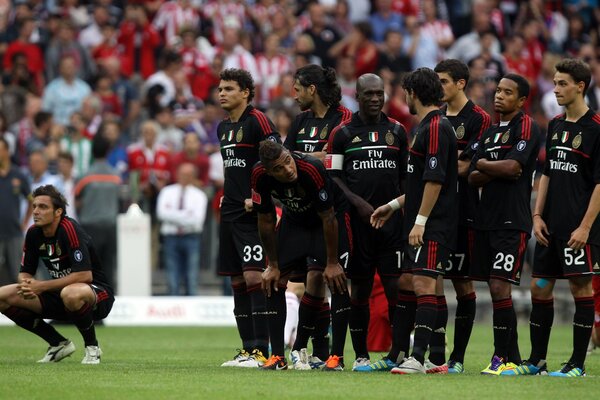 Equipo de Milán en el campo de fútbol