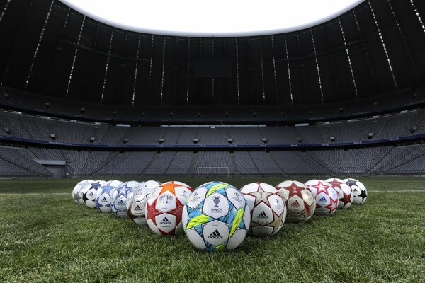 Munich arena y balones de fútbol