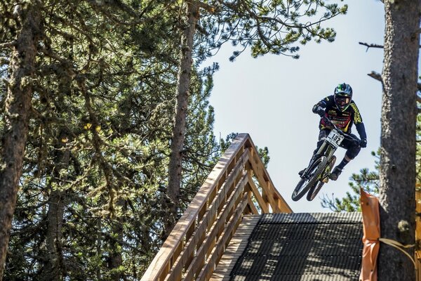 Course sportive de saut à vélo