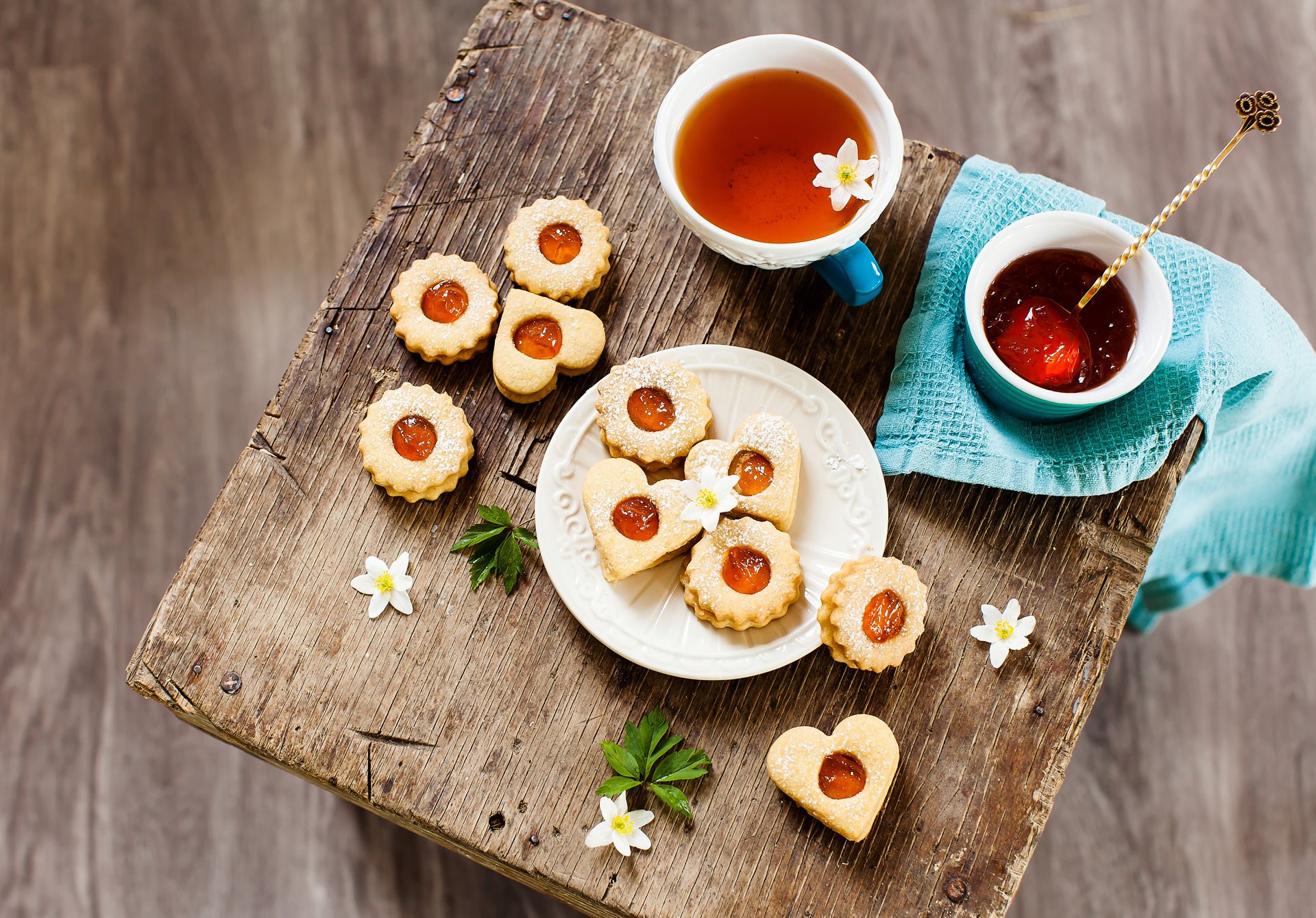 biscuits fleurs tasse coeur doux formes thé boire