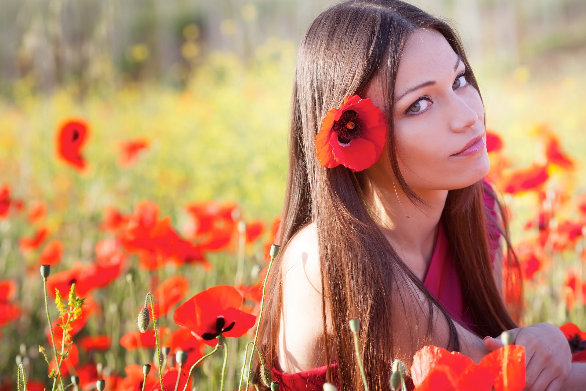 chica flores amapolas verano mirada ojos cara cabello naturaleza