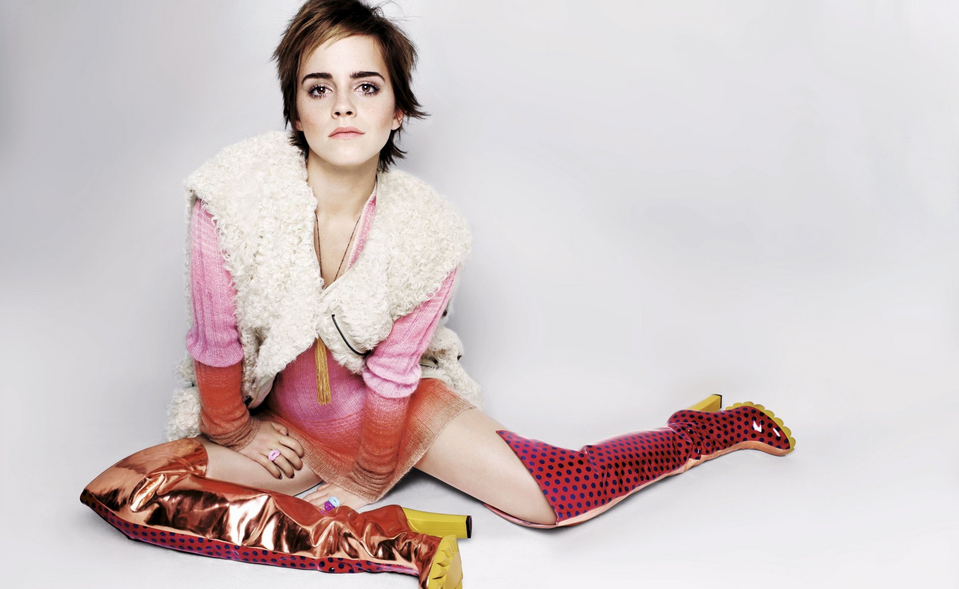 emma watson petite amie actrice brune robe bottes