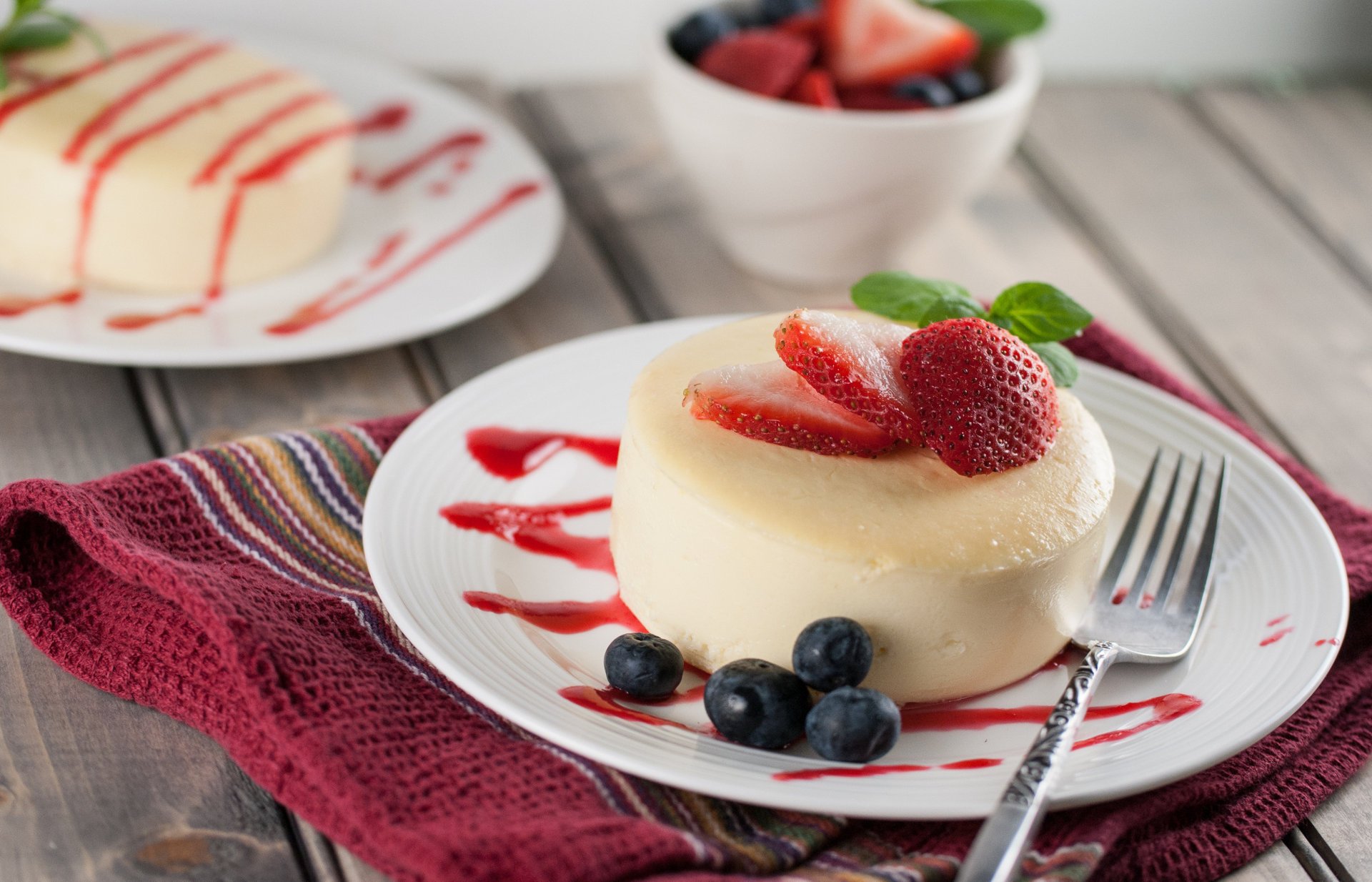 dessert kuchen beeren süß erdbeeren blaubeeren creme