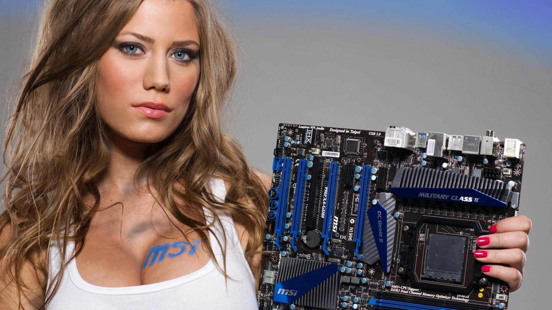 msi board occhi blu tette sexy estremo caldo