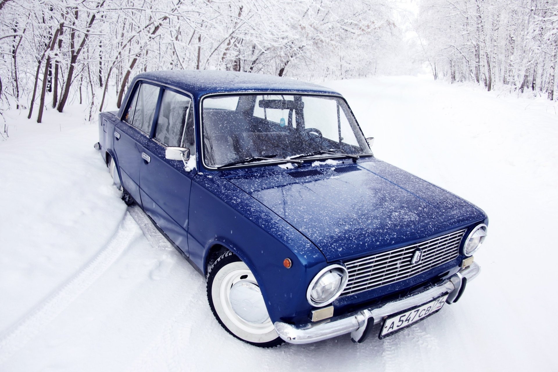 vasen lada winter klassisch penny 2101 schnee blau