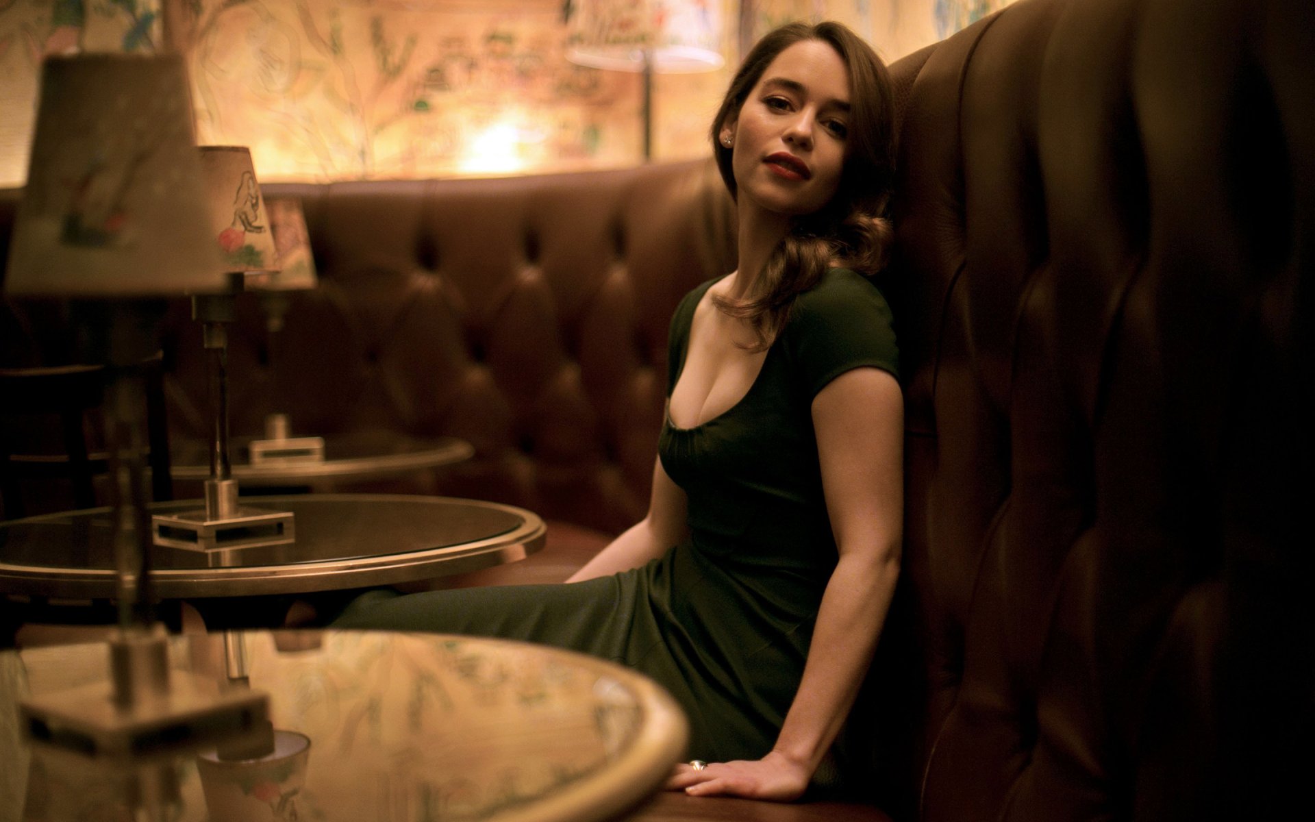 emilia clarke ragazza seno vista