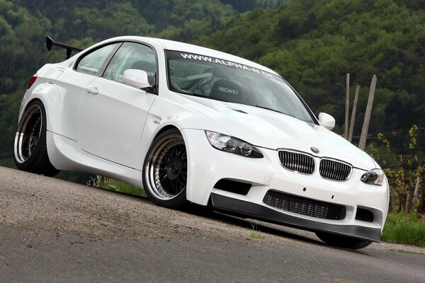 Biały tuning BMW M3