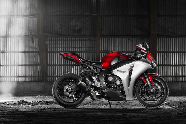 Getunter Honda cbr1000rr in Rot - Grau