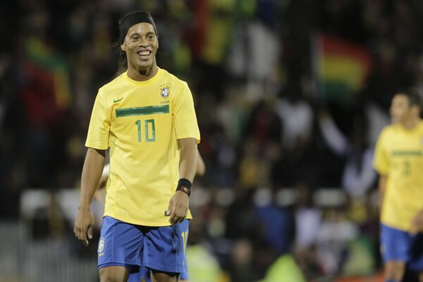 Photo of football player Ronaldinho on the field