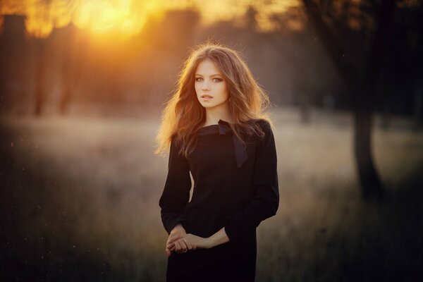 Jolie fille Rousse dans les bois