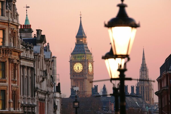 Inglaterra Londres con relojes Big Ben y linternas