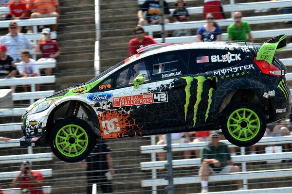 Sport Ford a décollé dans les airs