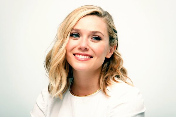 Elizabeth Olsen s Mysterious smile