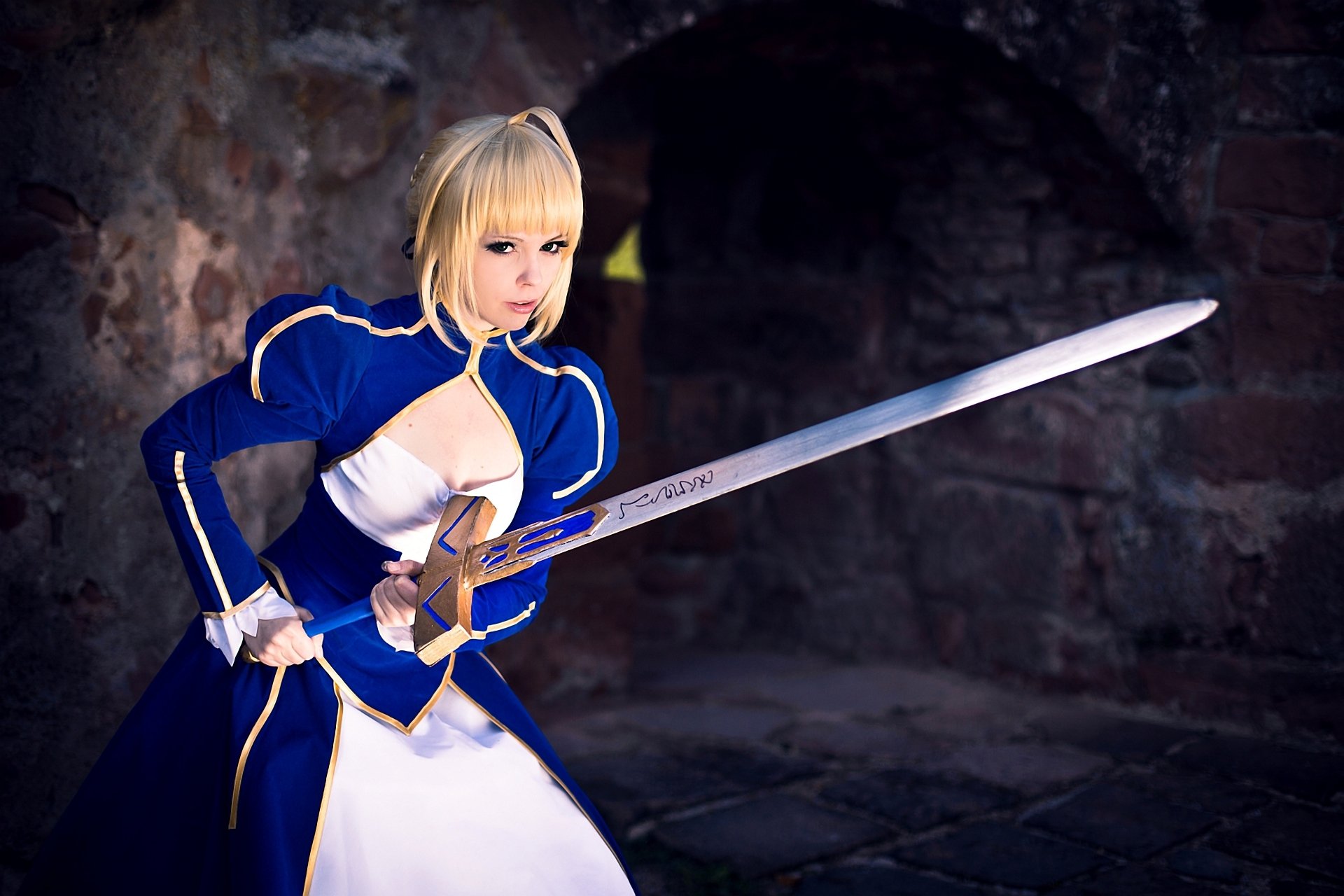 fate / stay night saber arturia cosplay chica vestido espada