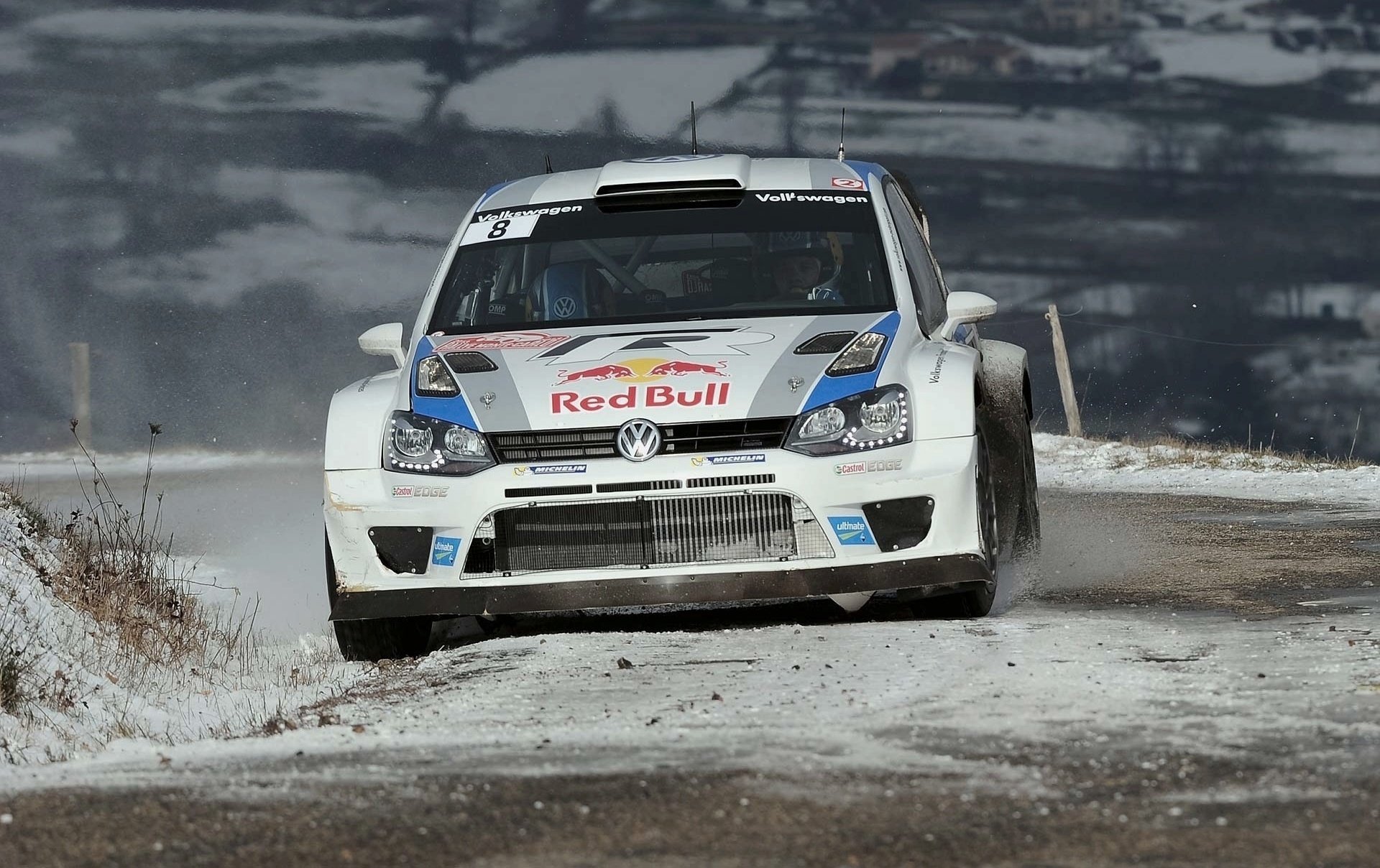 volkswagen polo rallye schnee front red bull wrc