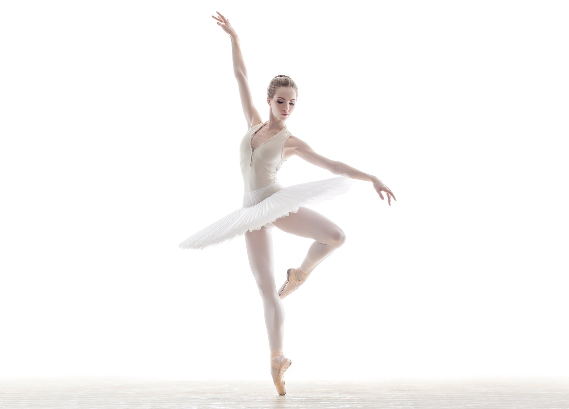 ragazza ballerina danza sfondo bianco