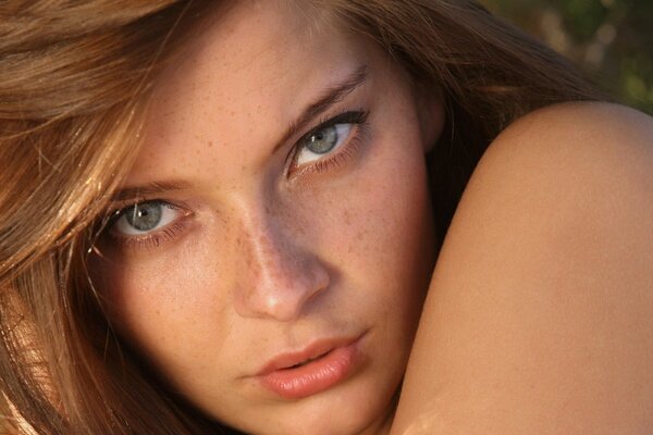 A red-haired lady with gray-blue eyes