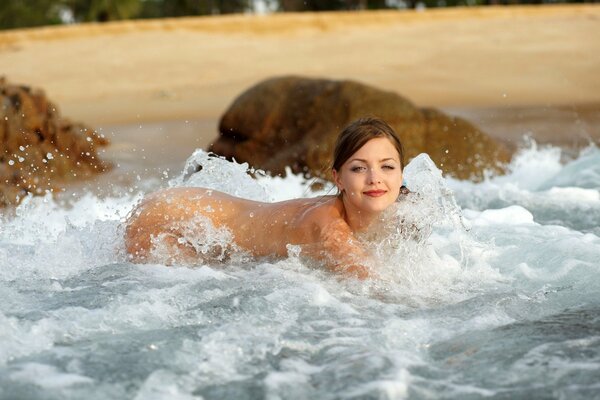 Grey-eyed naked amelie in the water