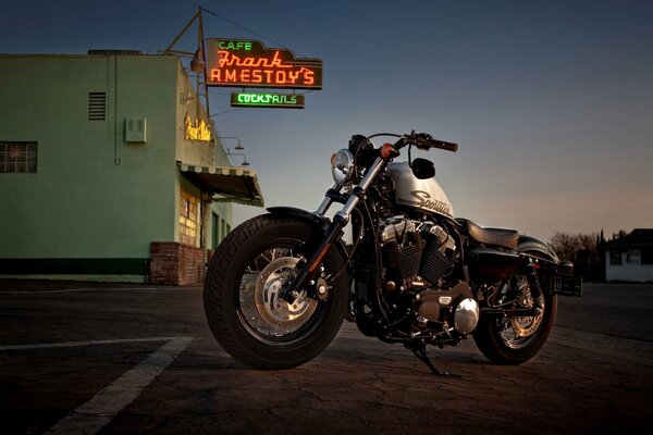 Harley Davidson en el estacionamiento