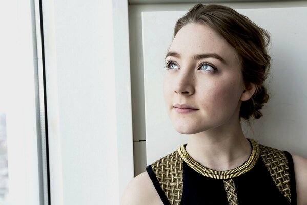 Ritratto di Saoirse Ronan al Grand Budapest Hotel