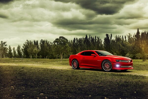 Conception parfaite d une Chevrolet Camaro rouge