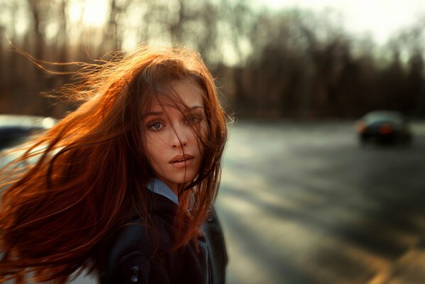 Portrait d une jeune fille Rousse en automne