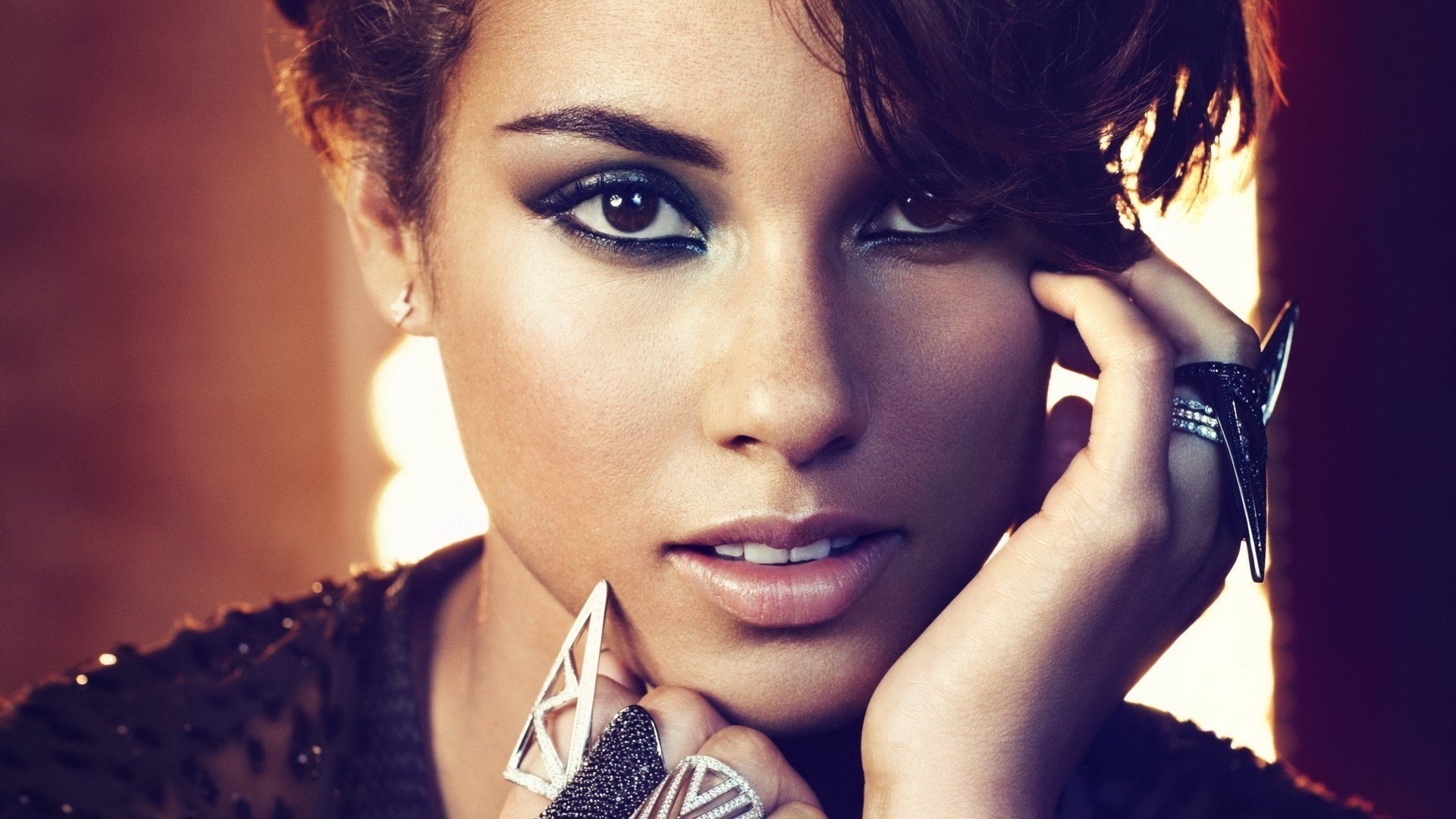 alicia keys make-up mädchen gesicht ringe sängerin