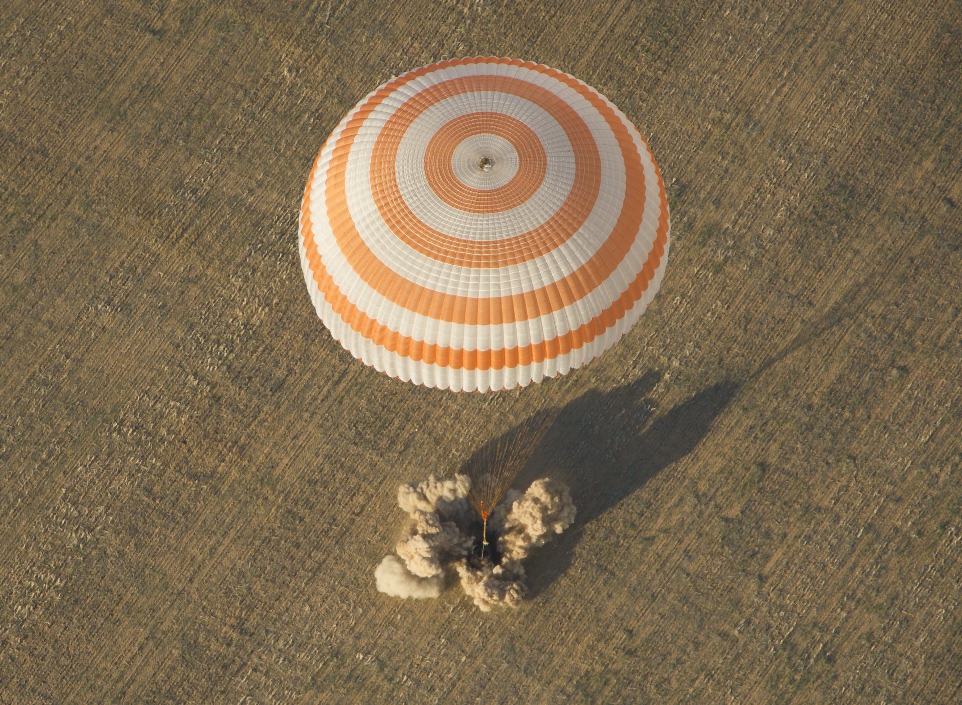 soyuz tma-04m aterrizaje paracaídas