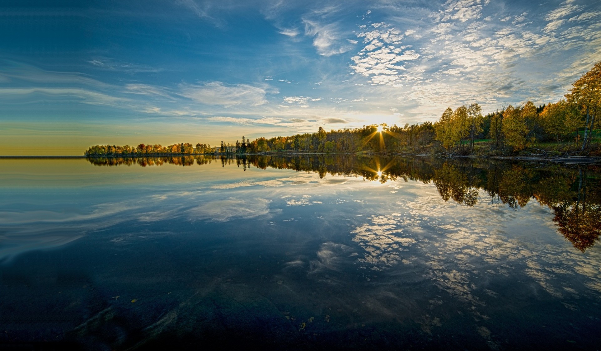 reflexion see norwegen herbst bäume