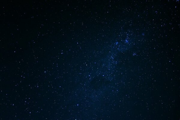 La negrura del espacio y el resplandor de las estrellas