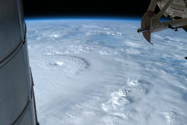 View through the eyes of astronauts outside the earth