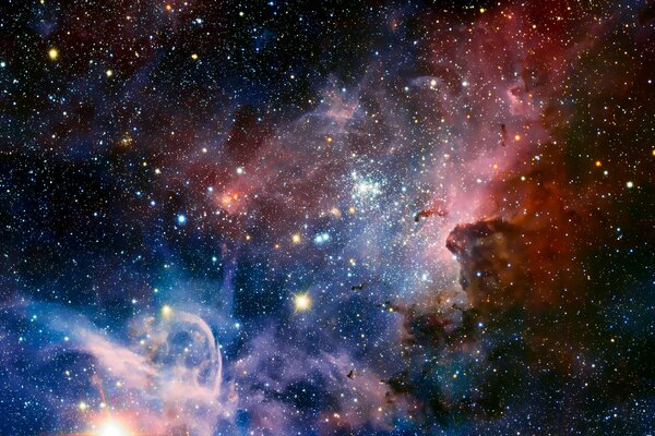 Nebulosas y constelaciones en el espacio, vista desde un telescopio