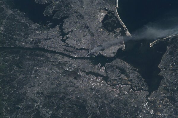 Attacco terroristico a New York 2001. 09. 11 vista dallo spazio