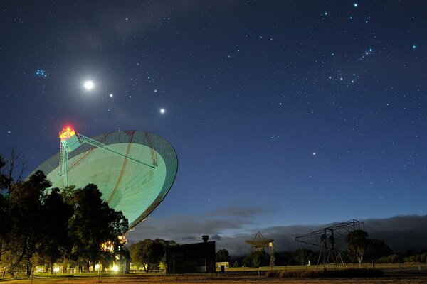 Półkula południowa i jej konstelacje. Konstelacja Betelgeuse nad Australią