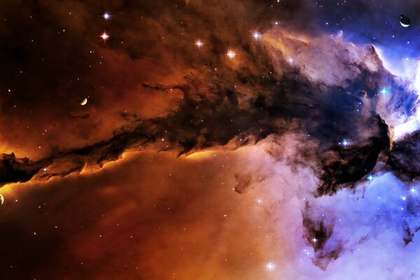 Nebulosa cosmica con pianeti e stelle