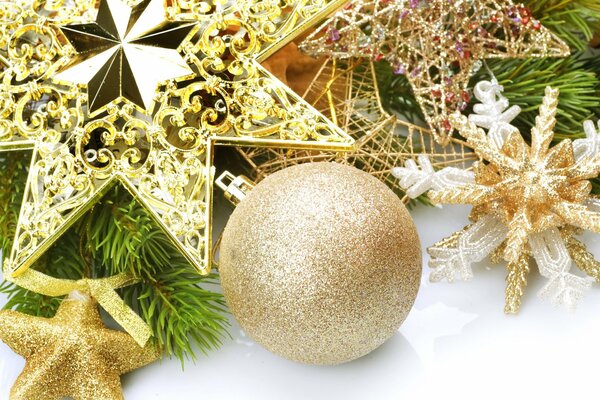 Golden decorations for a beautiful fir tree