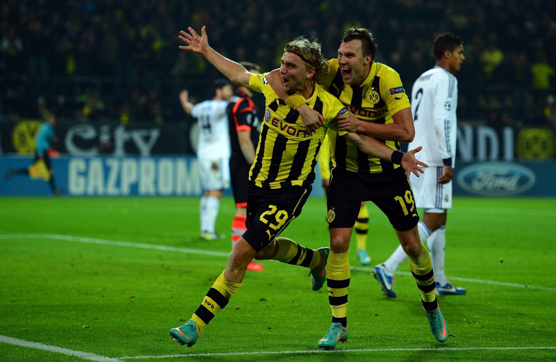 schmelzer marcel schmelzer kevin grosskreutz 2012-13 uniforme fútbol liga de campeones borussia dortmund alemania gol jugador real madrid celebración