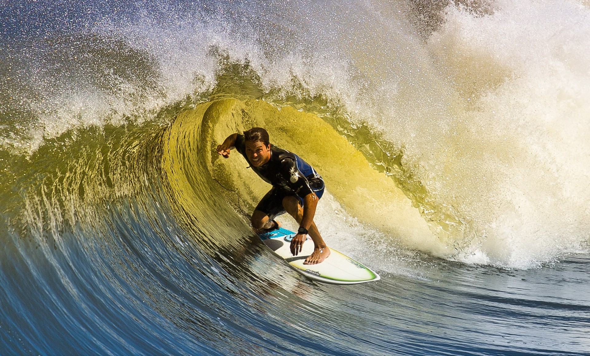 homme vague planche surf