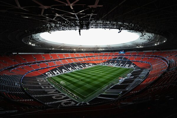 Arena avec un terrain de football à Donetsk