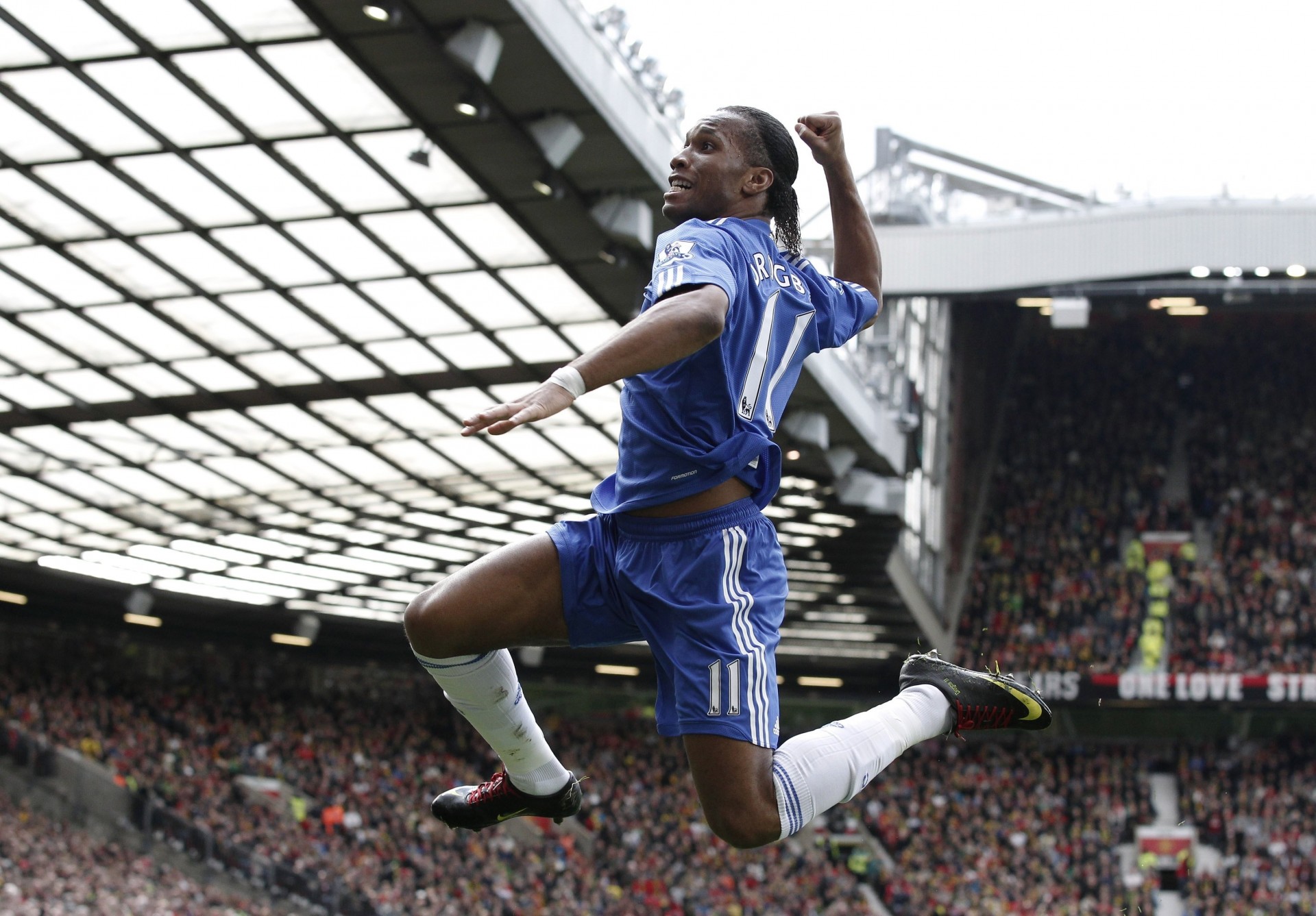 drogba didier drogba chelsea estadio gol fútbol inglaterra stands estrella espectadores old trafford tocadiscos celebración