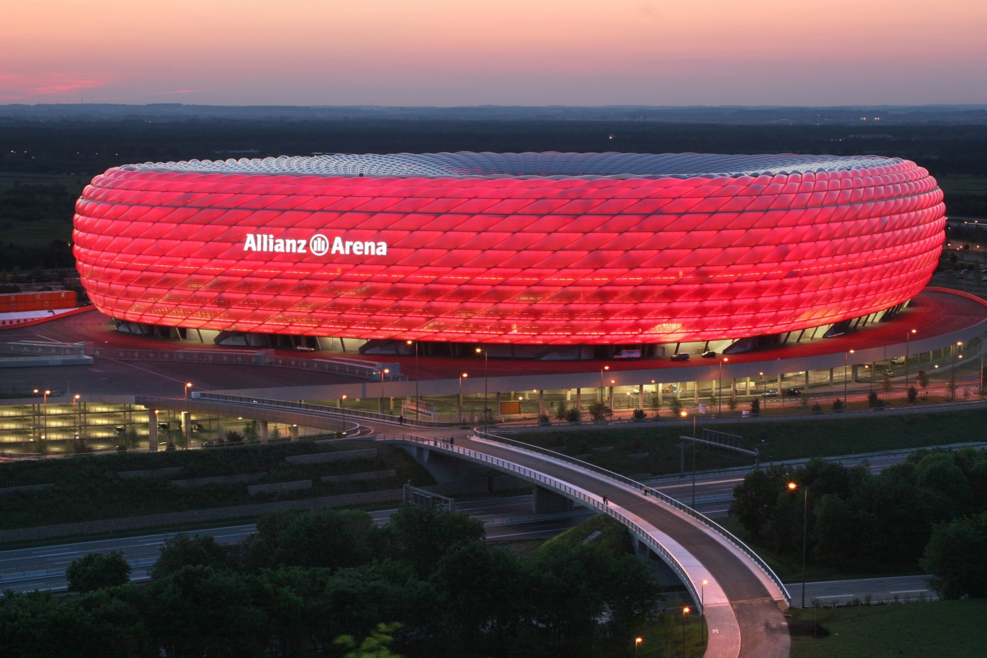 stadion alliance arena monachium niemcy remont podbity